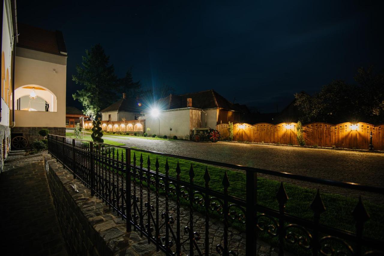 Molnos Kuria Pension Corund  Dış mekan fotoğraf